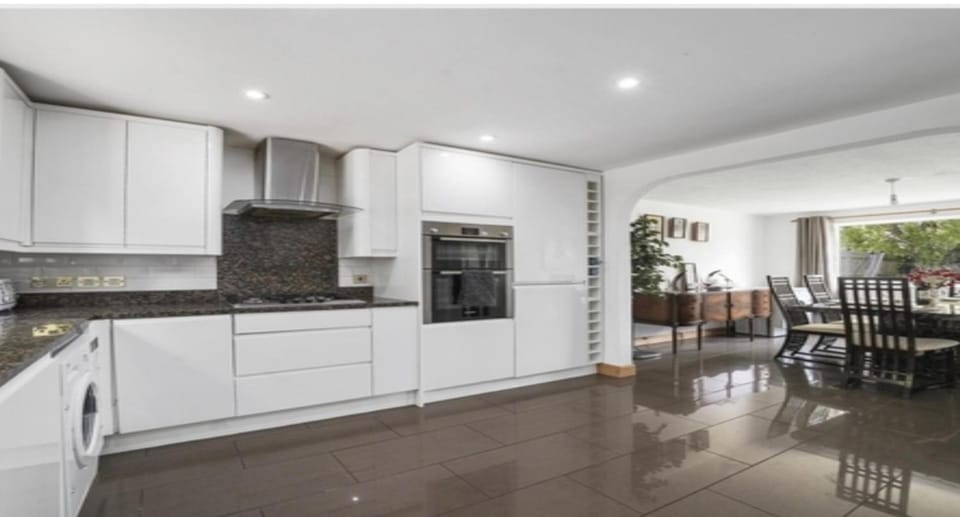 Kitchen or kitchenette, Seating area, Dining area, oven, stove