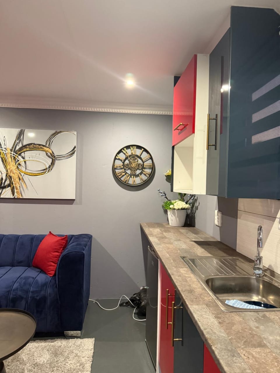 Kitchen or kitchenette, Seating area, Dining area