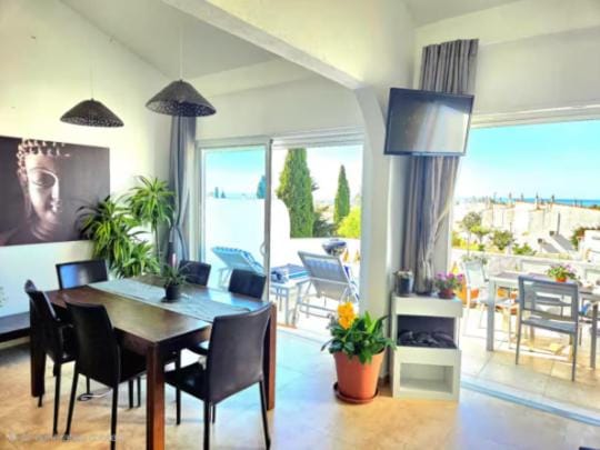TV and multimedia, View (from property/room), Balcony/Terrace, Living room, Seating area, Dining area, Sea view