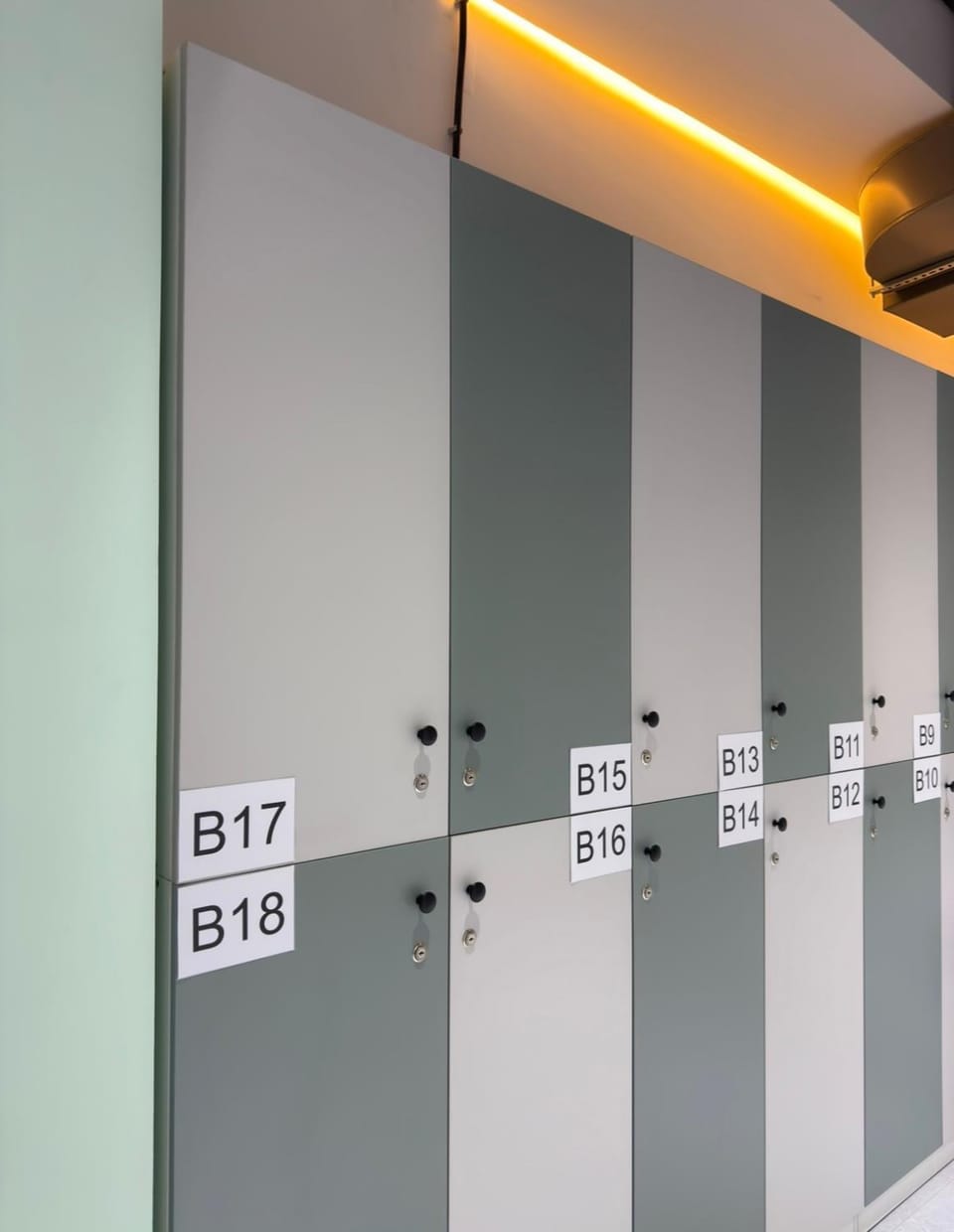 locker, locker