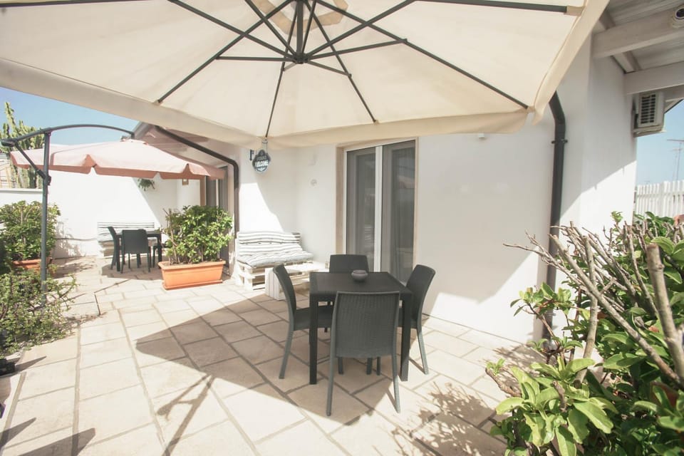 Property building, Balcony/Terrace, Balcony/Terrace