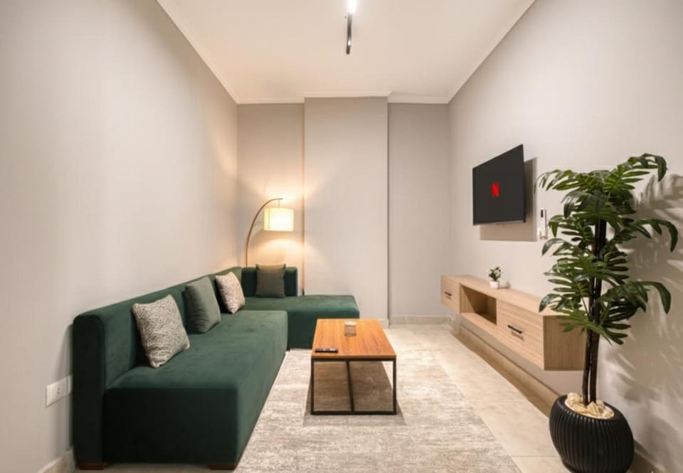 Communal lounge/ TV room, TV and multimedia, Living room, Seating area, Evening entertainment