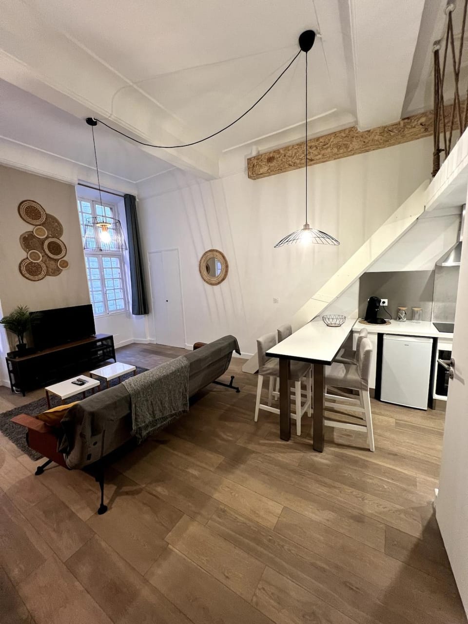 TV and multimedia, Living room, Dining area
