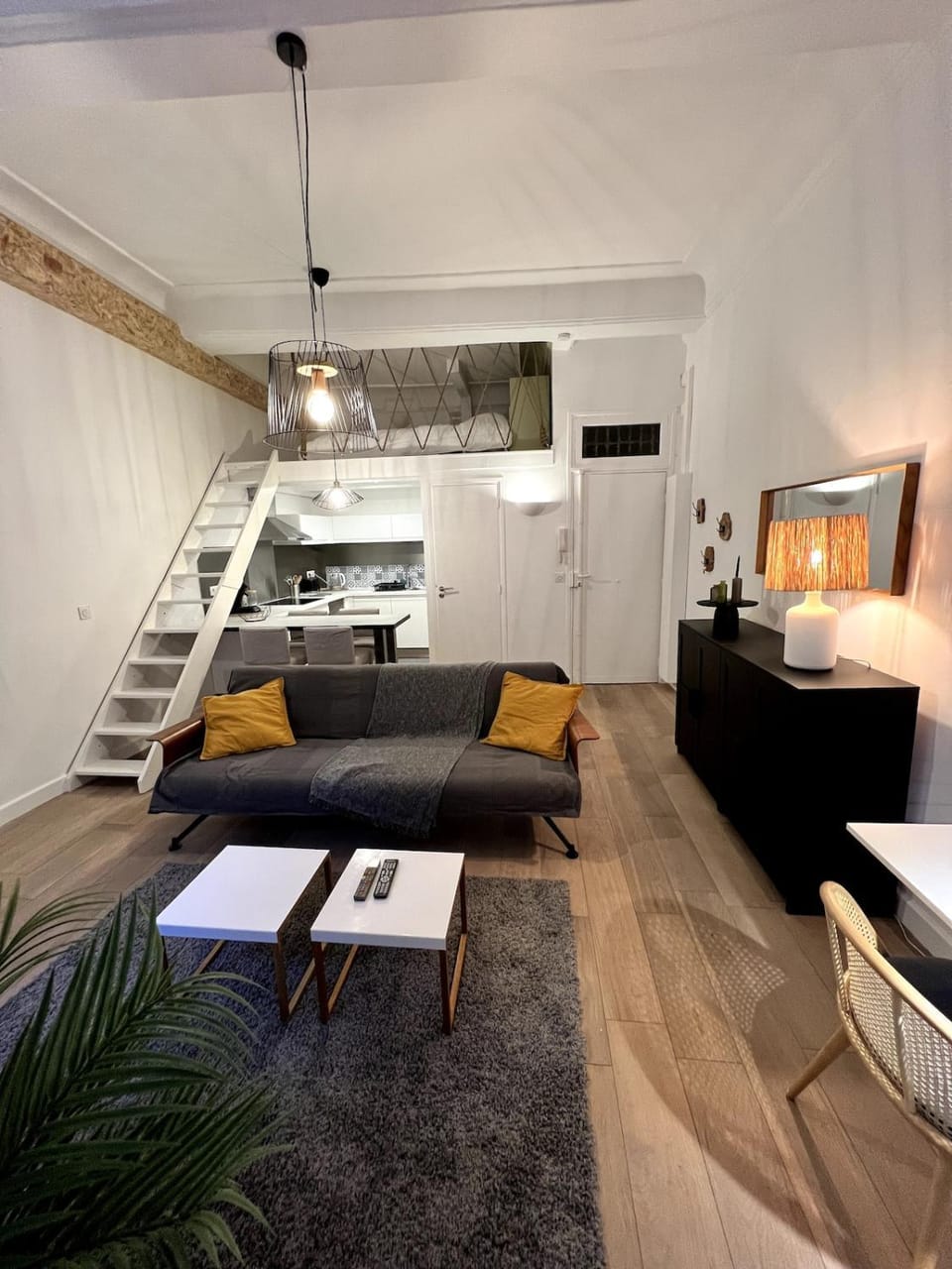 Bed, Kitchen or kitchenette, Living room, Dining area