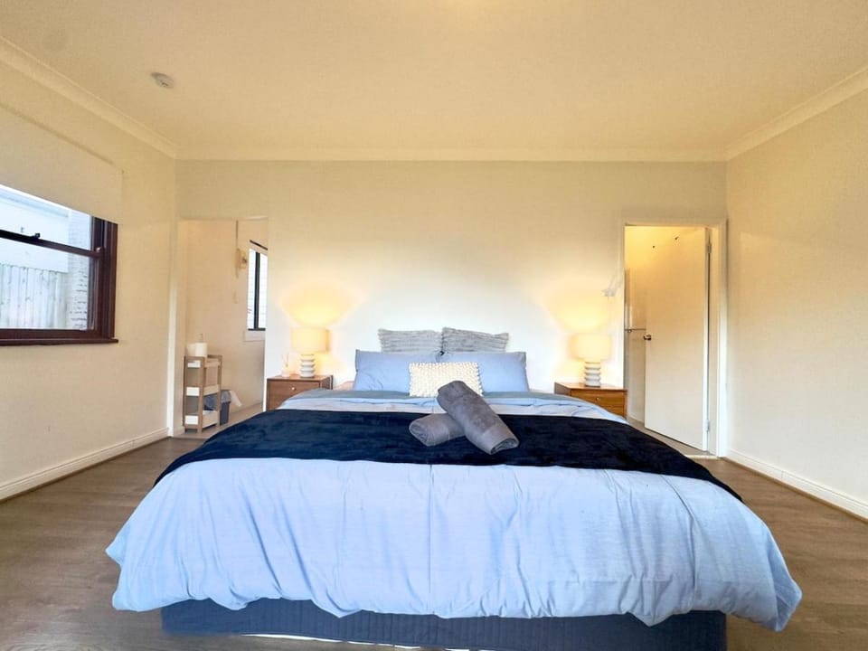 Spacious 5 bedroom house close to Sydney CBD House in Sydney