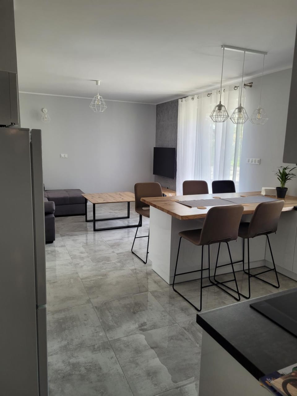 TV and multimedia, Living room, Seating area, Dining area