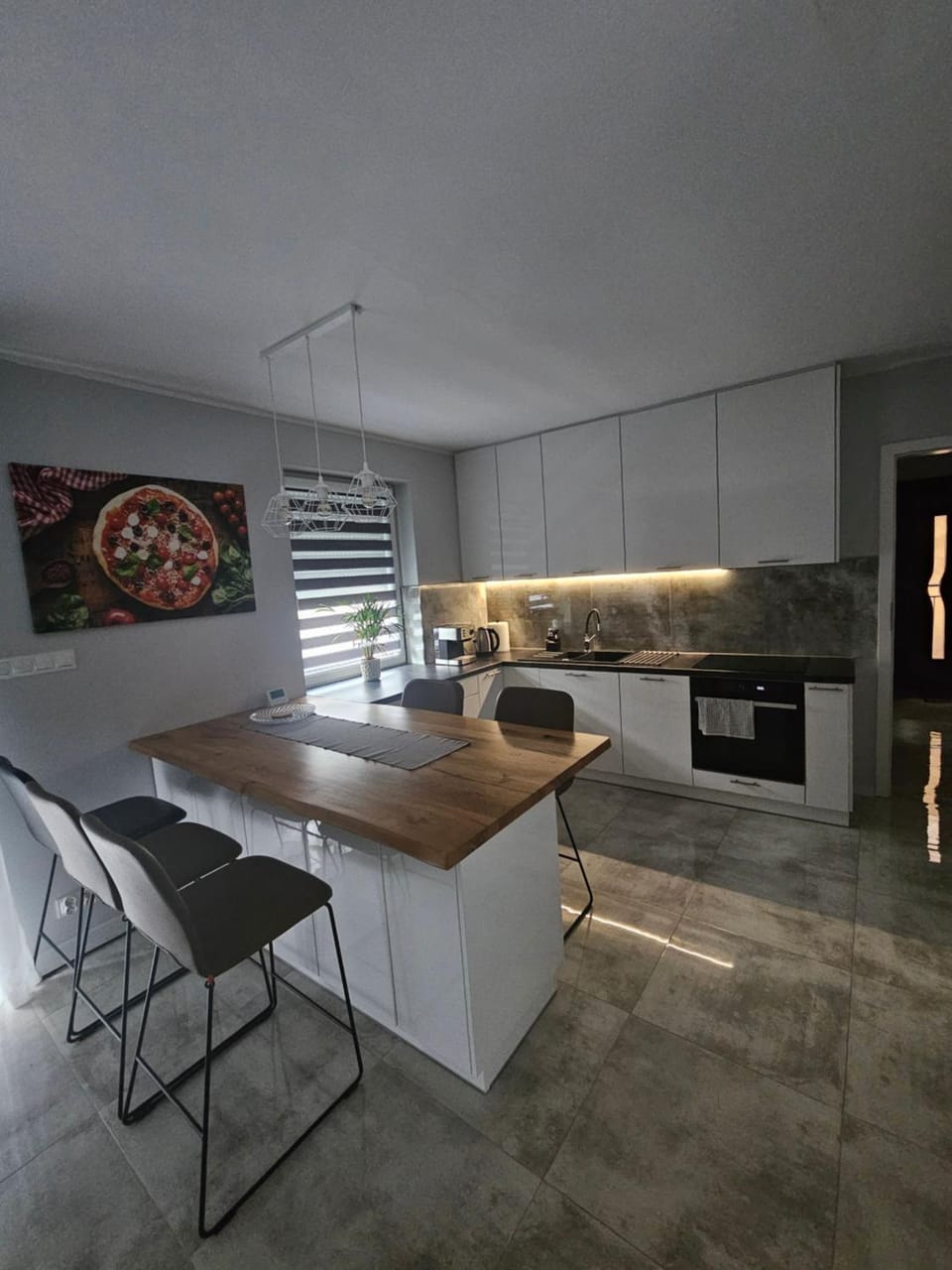 Kitchen or kitchenette, Dining area, oven, stove