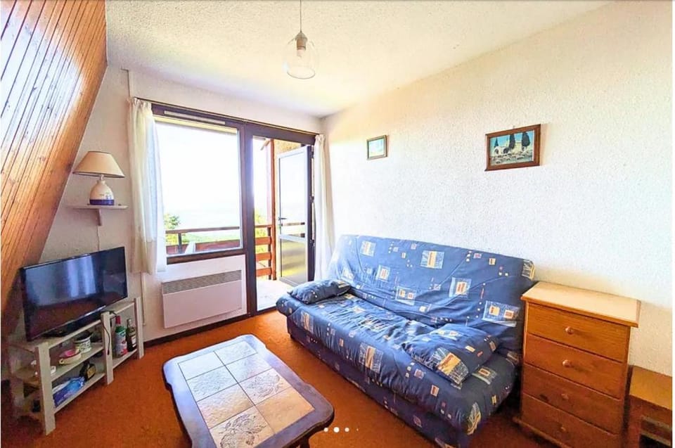 Communal lounge/ TV room, TV and multimedia, Living room, Seating area