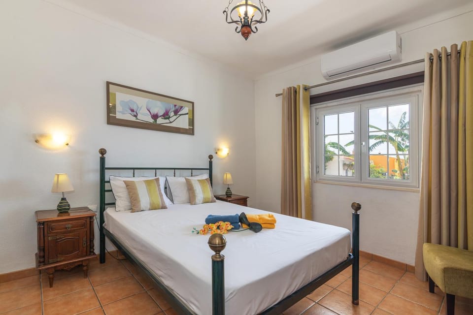 Bed, Photo of the whole room, Bedroom, air conditioner
