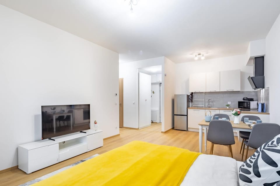 Balcony - NEW - Comfy Apartment in Budapest
