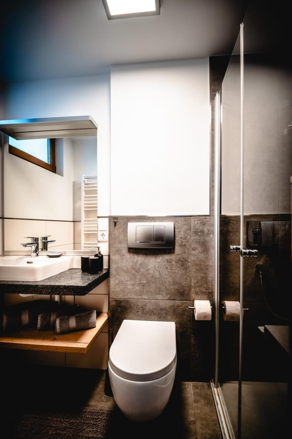 Shower, Toilet, Bathroom