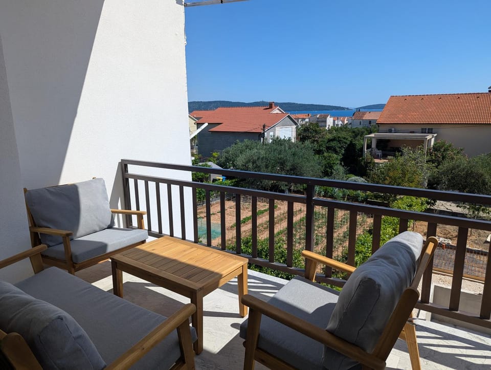 View (from property/room), Balcony/Terrace, Living room, Seating area, Sea view
