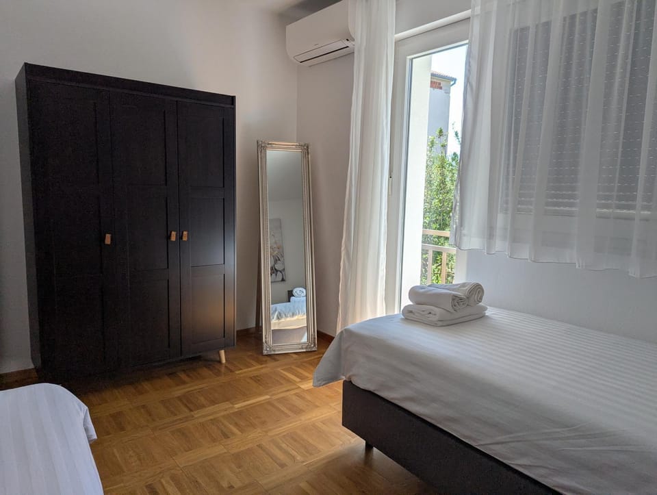 wardrobe, air conditioner