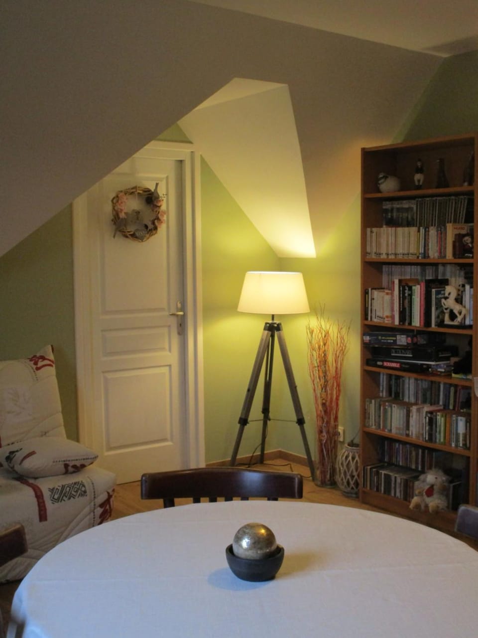 Communal lounge/ TV room, Library
