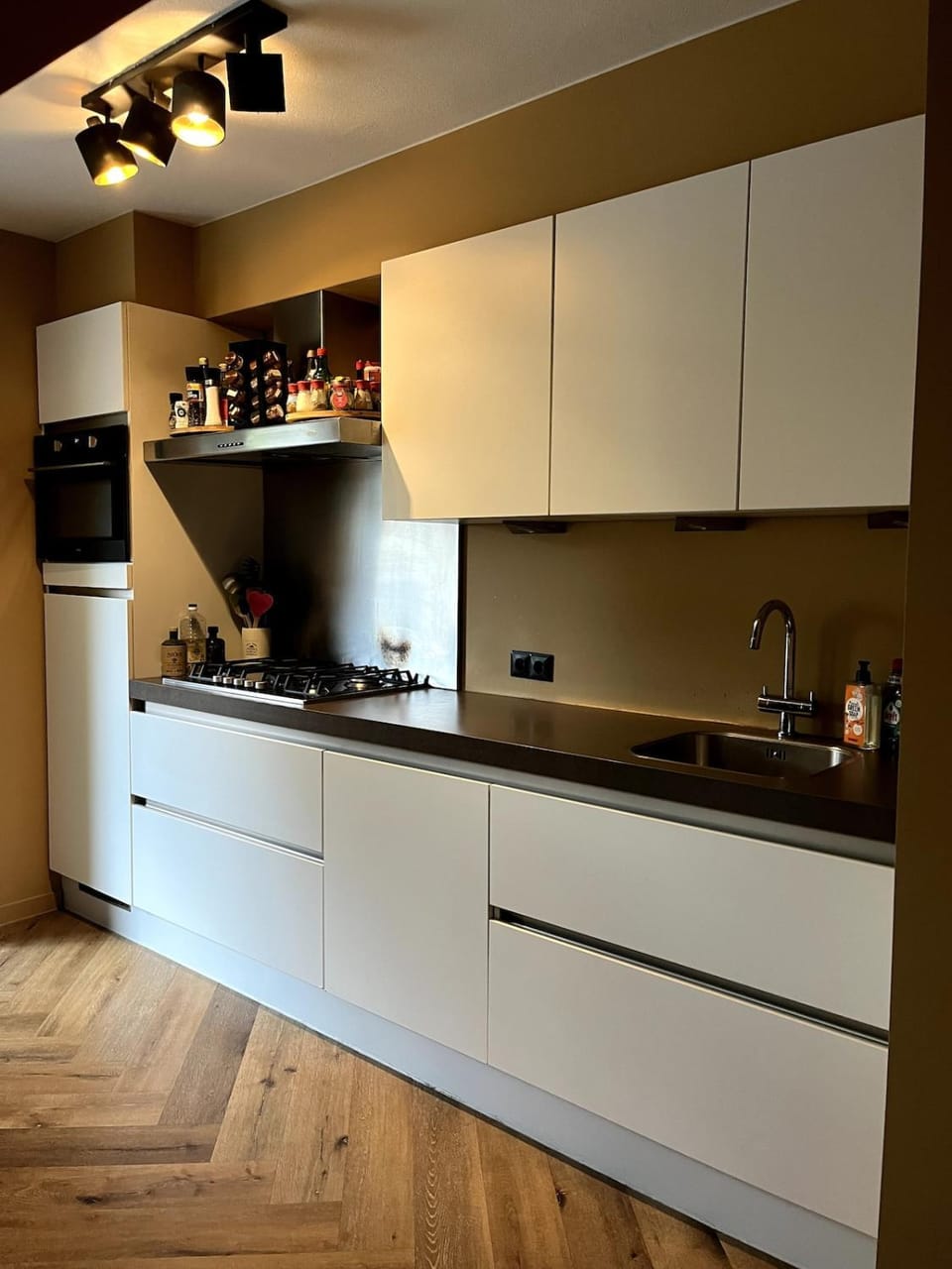 Kitchen or kitchenette, dishwasher