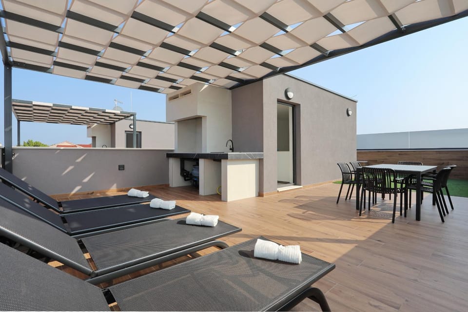 Balcony/Terrace, sunbed