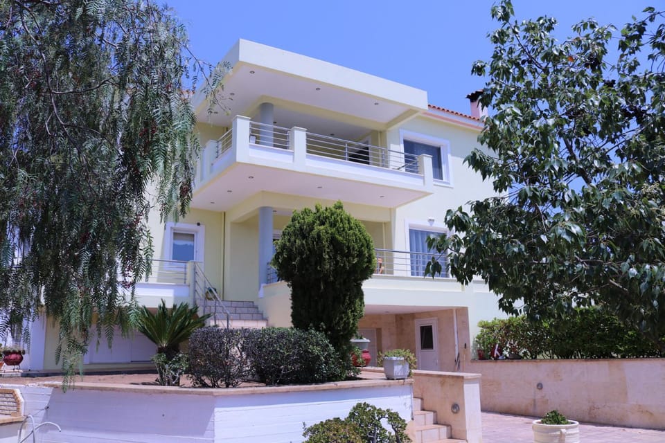 Property building, Spring, Day, Garden, Garden view