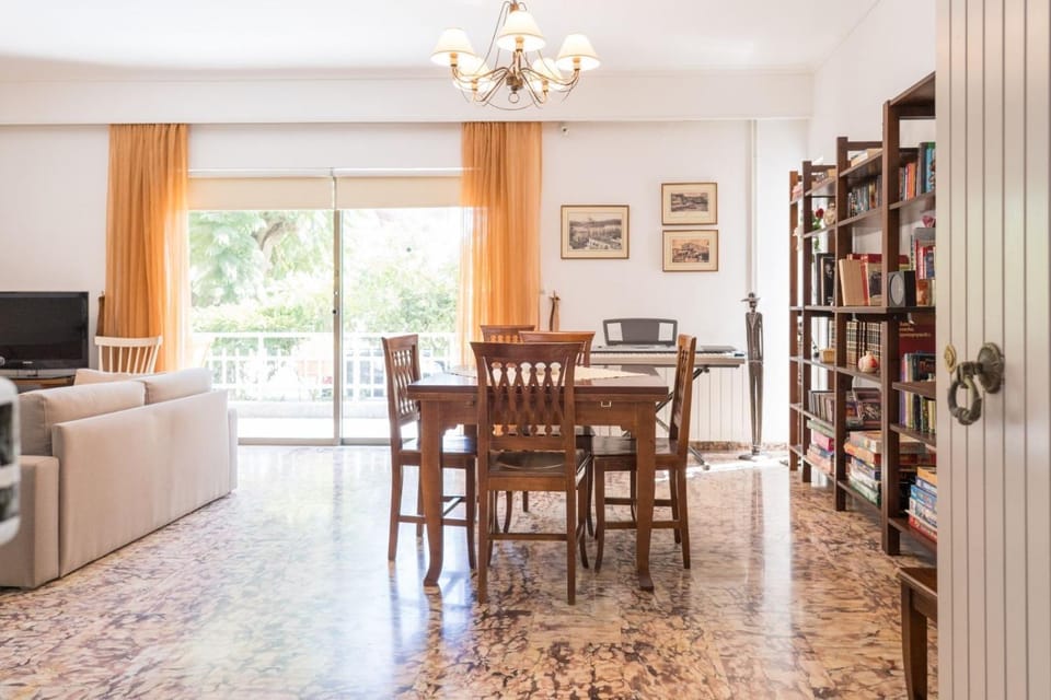 Library, TV and multimedia, Living room, Seating area, Dining area, Evening entertainment