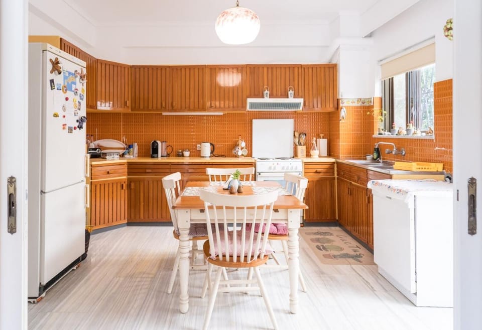 Kitchen or kitchenette, Dining area, oven, stove