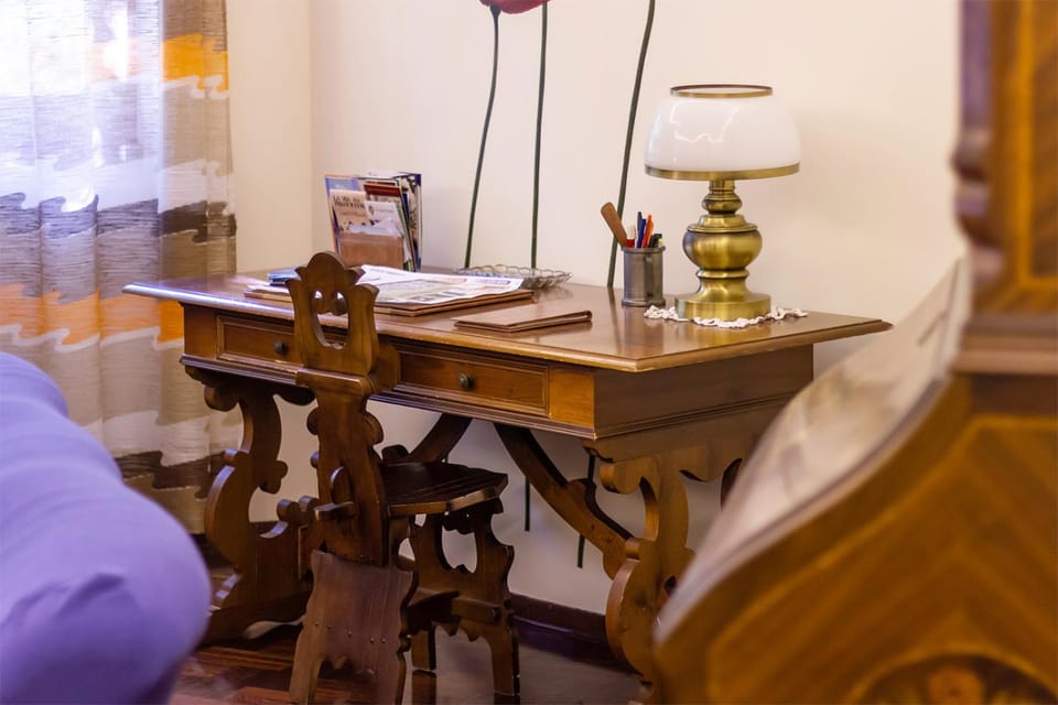 Communal lounge/ TV room, Lobby or reception