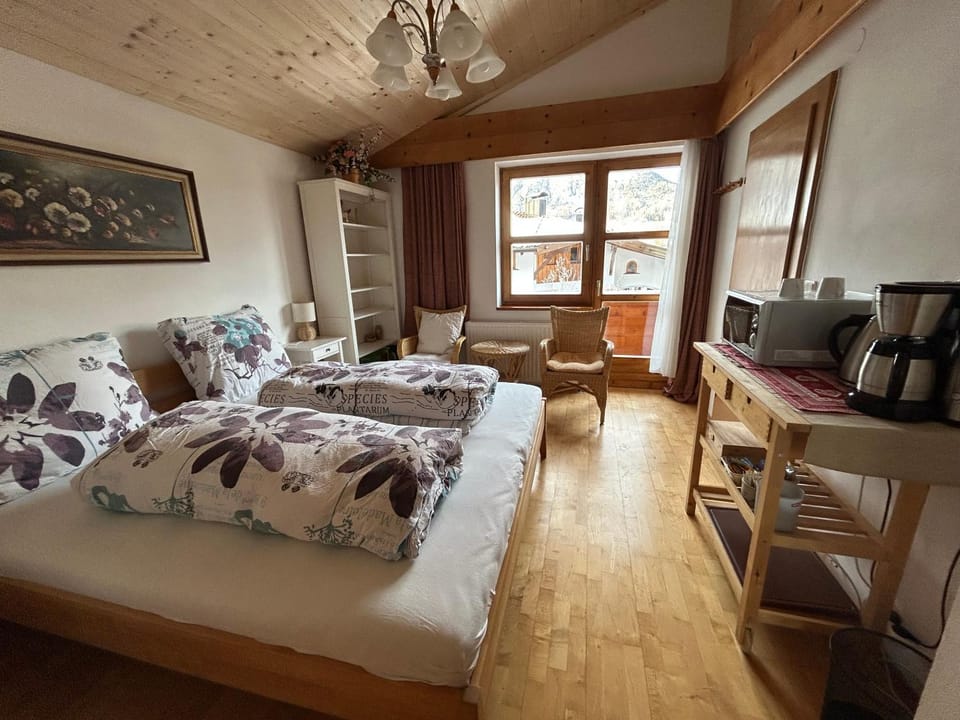 Coffee/tea facilities, Photo of the whole room, Bedroom
