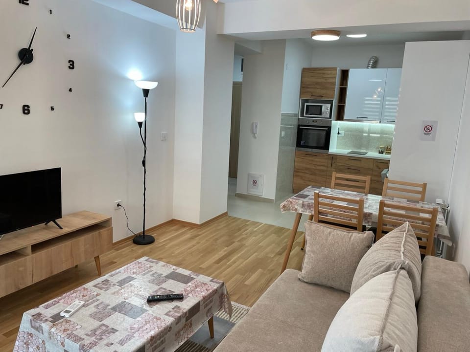 TV and multimedia, Kitchen or kitchenette, Living room, Seating area, Dining area, oven