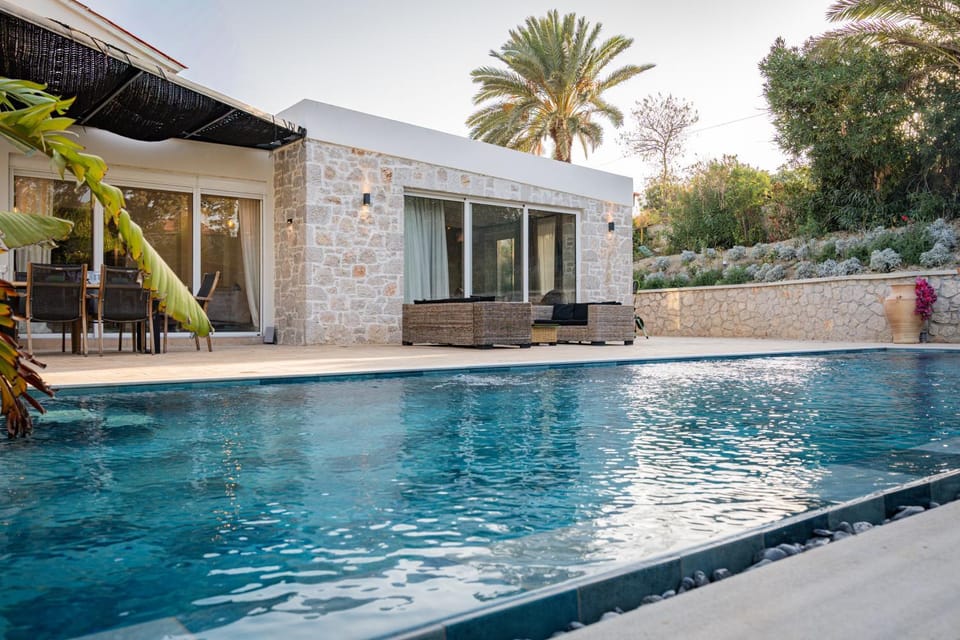 Property building, Restaurant/places to eat, Swimming pool