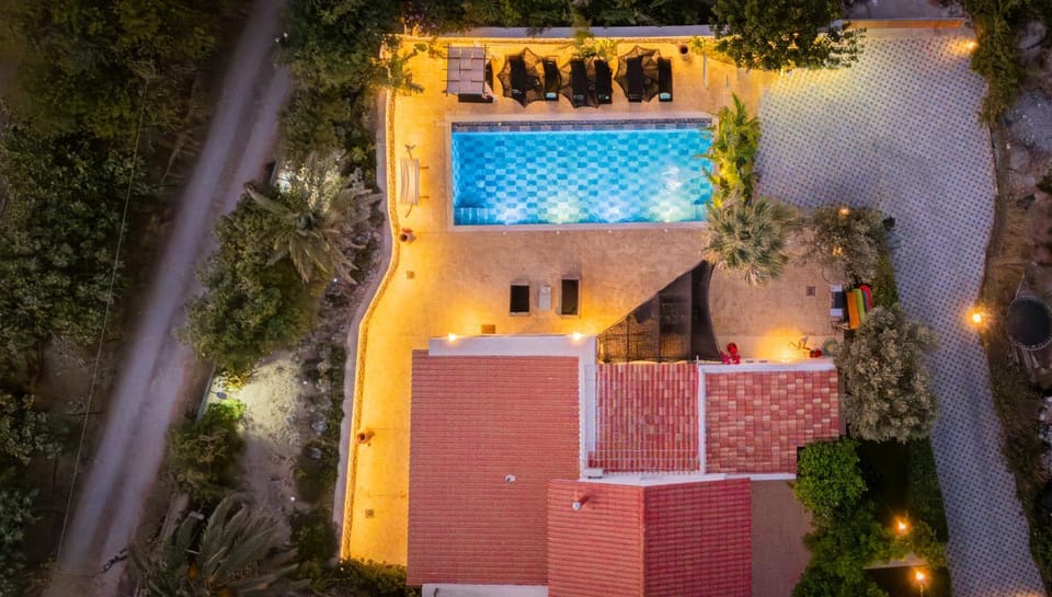 Property building, Bird's eye view, Garden