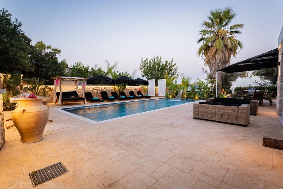 Property building, Patio, Restaurant/places to eat, Garden, Garden view, Swimming pool, Breakfast, sunbed
