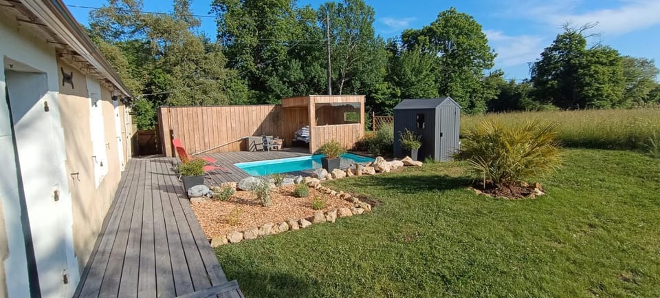 Property building, Garden view, Pool view, sunbed