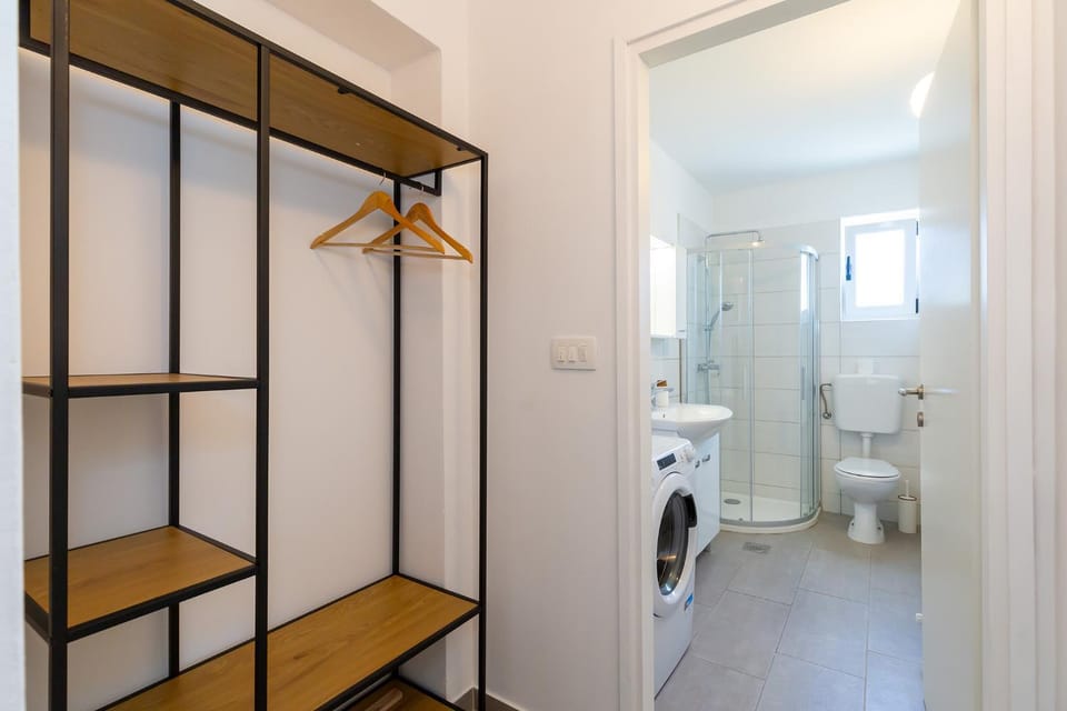 Shower, Toilet, Bathroom, washing machine