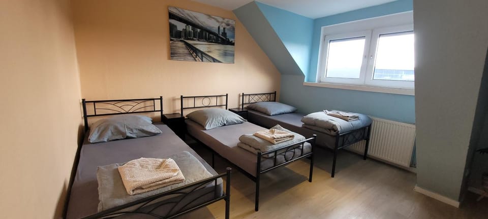 Bed, towels