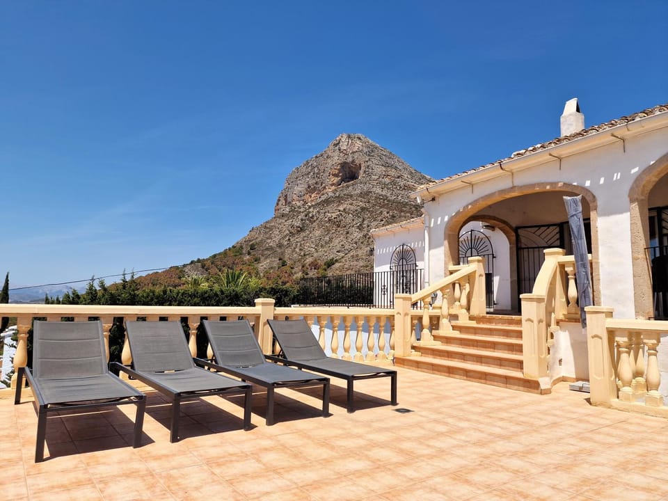 Property building, Day, View (from property/room), Balcony/Terrace, Mountain view, Swimming pool