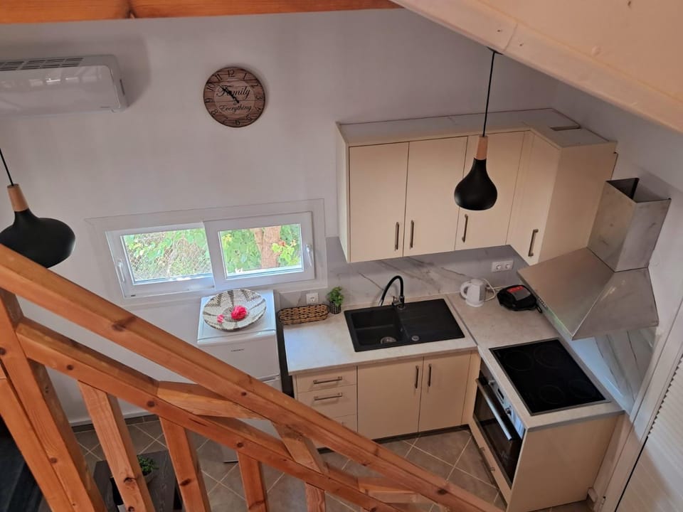 Kitchen or kitchenette, oven, stove