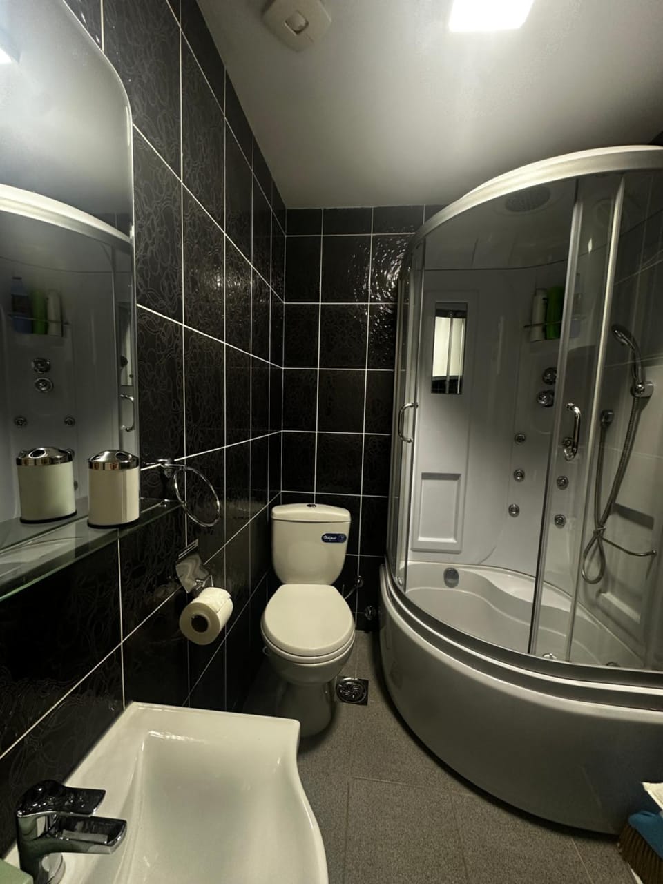 Shower, Toilet, Bathroom, towels