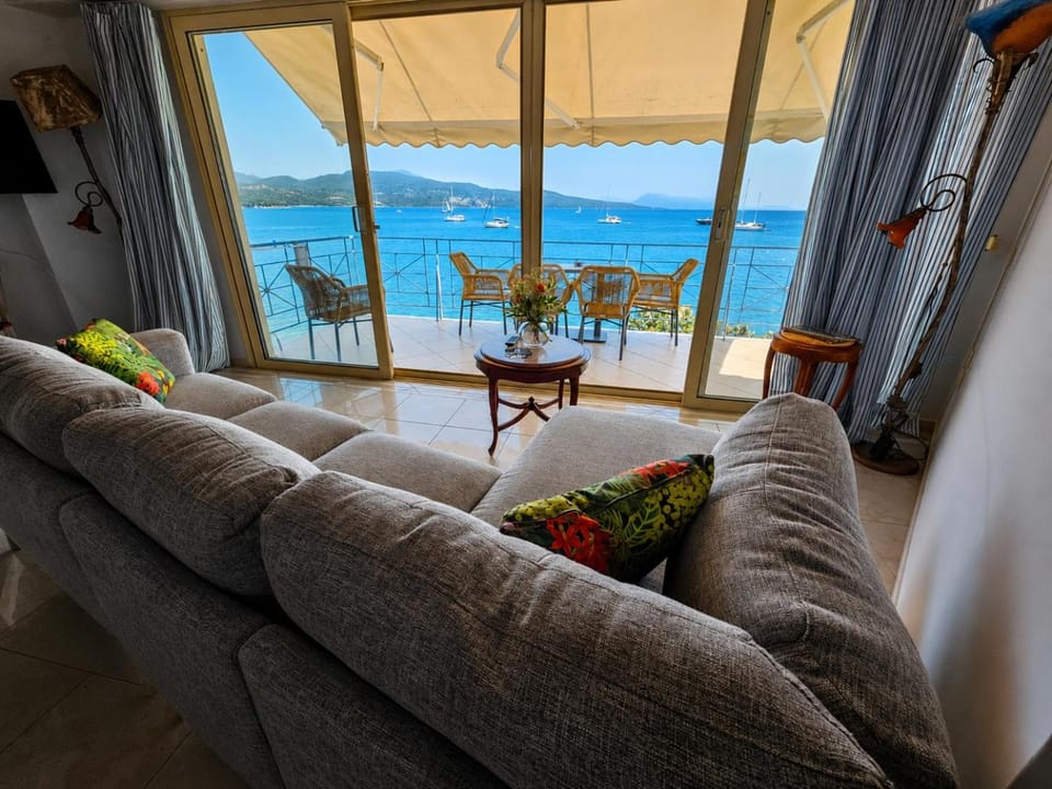 Natural landscape, View (from property/room), Balcony/Terrace, Living room, Sea view