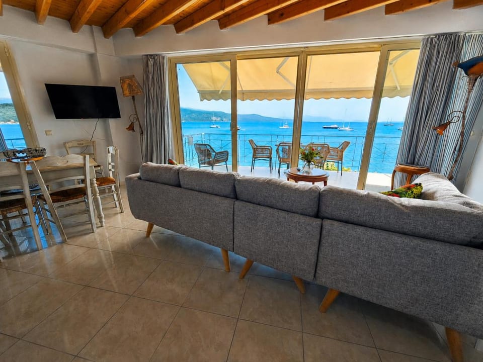 TV and multimedia, Seating area, Sea view