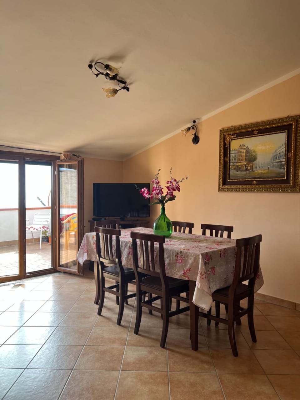 TV and multimedia, Living room, Dining area