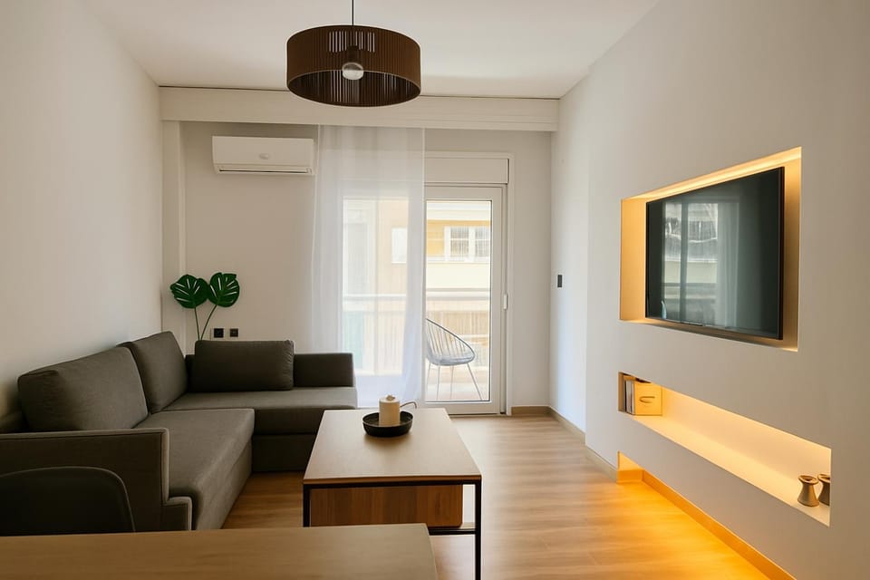 Communal lounge/ TV room, TV and multimedia, Living room, Seating area, Evening entertainment, air conditioner