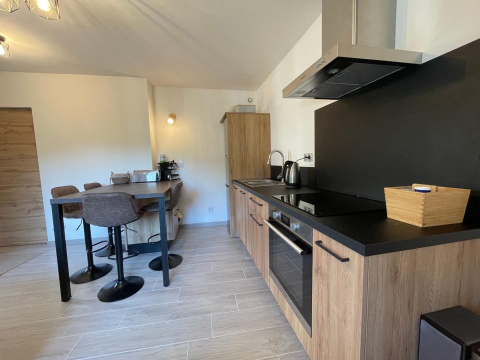 Dining area, kitchen