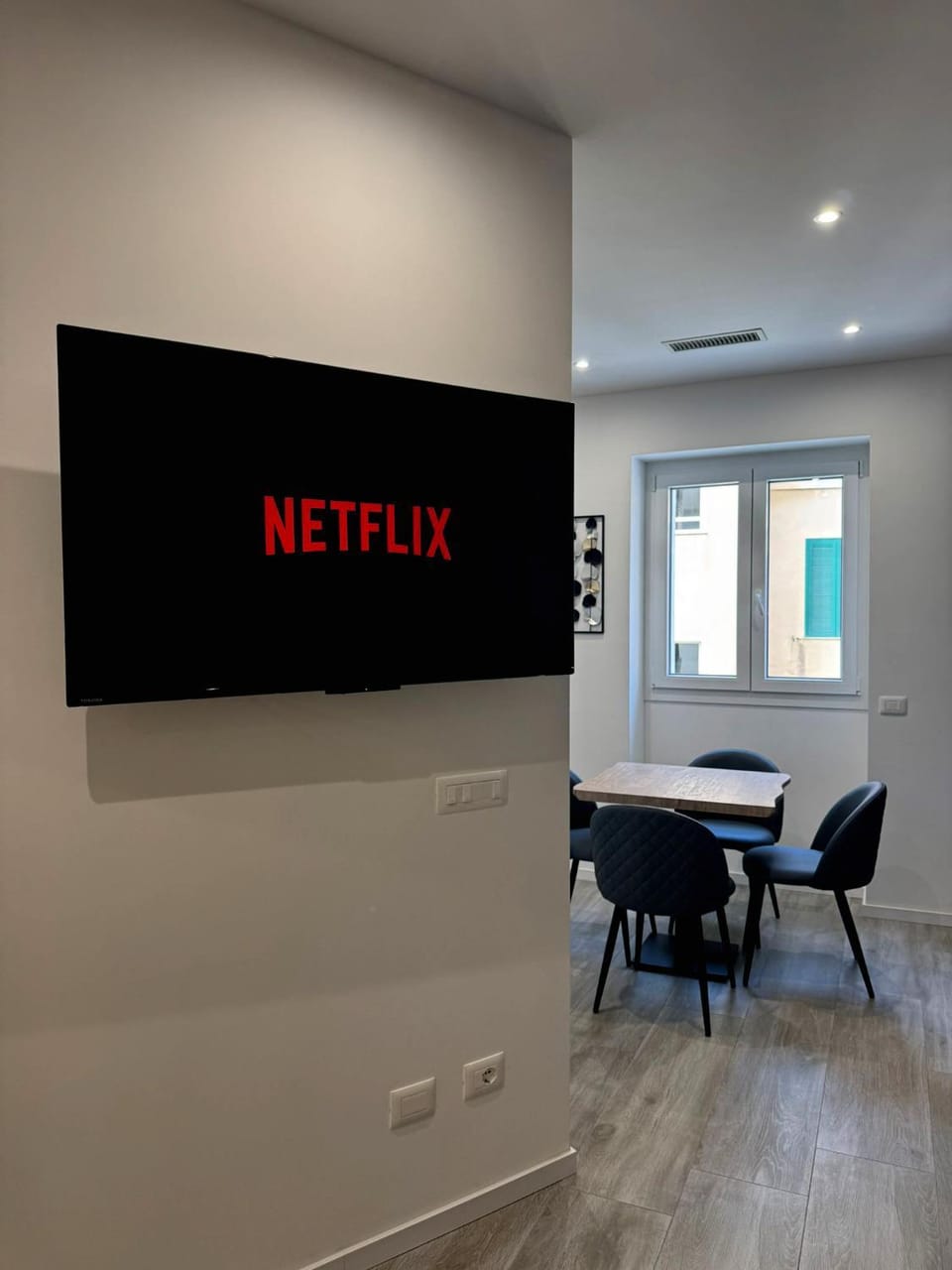 TV and multimedia, Dining area