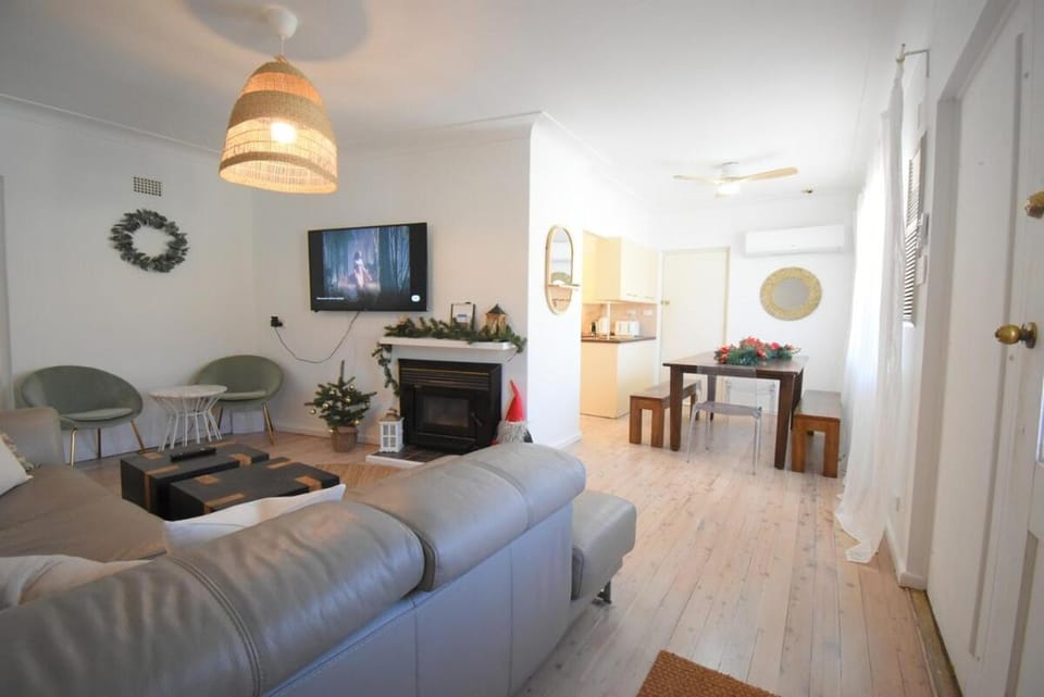 Coastal Family & Pet friendly home in Ettalong Beach House in Central Coast