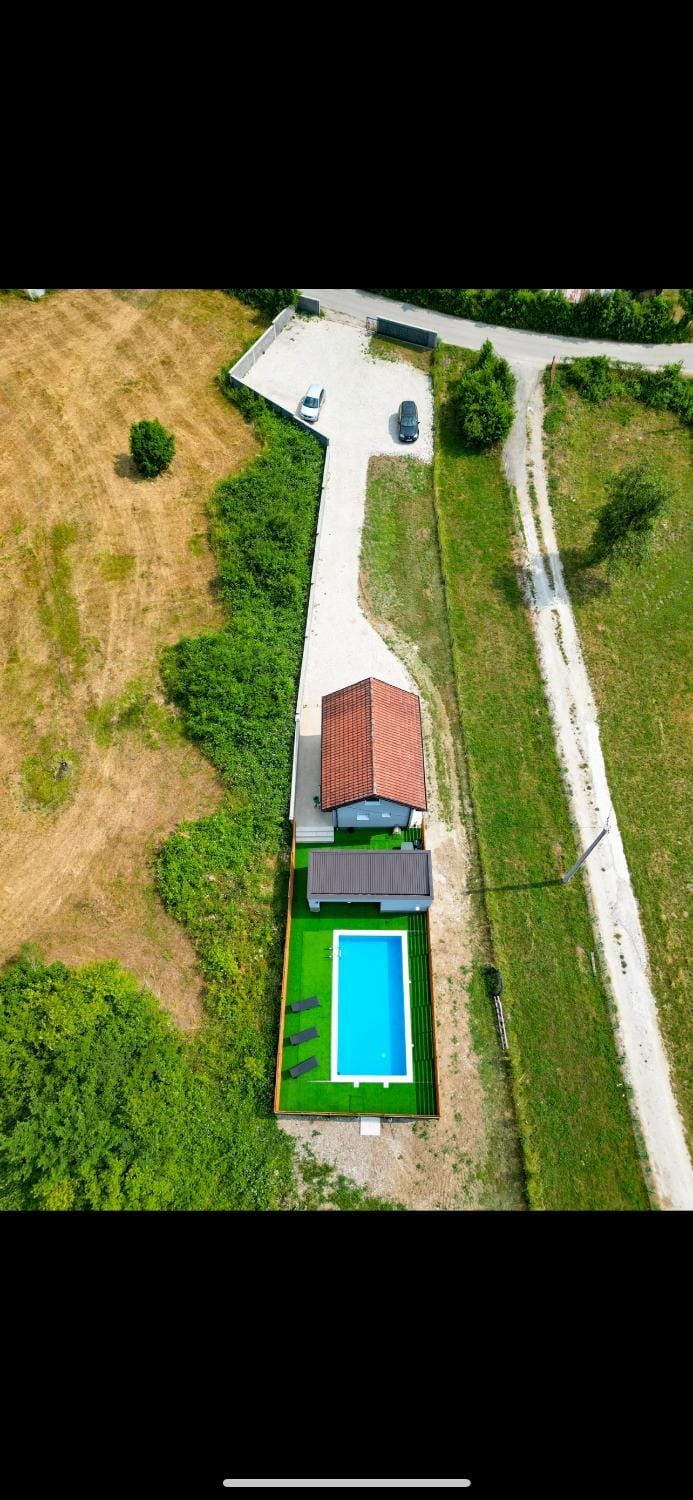 Day, Neighbourhood, Natural landscape, Bird's eye view, Pool view, Swimming pool