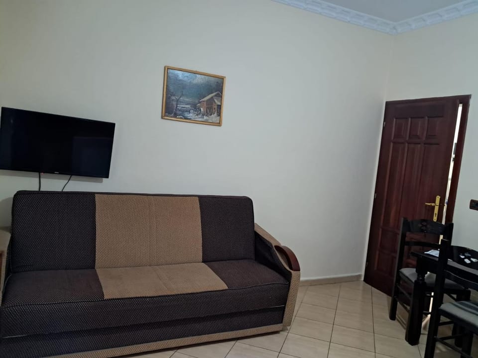 Communal lounge/ TV room, TV and multimedia, Living room, Seating area