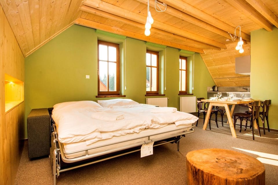 Bed, Photo of the whole room, Dining area