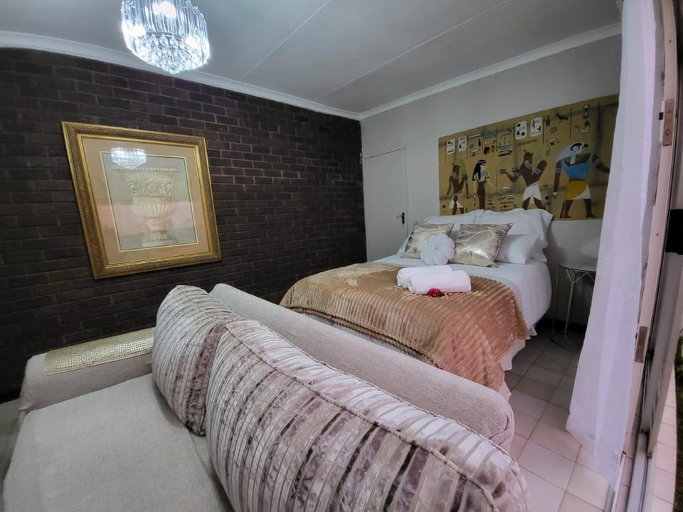 Villa Francisco Bed & Breakfast Solar Power Bed and Breakfast in Gauteng