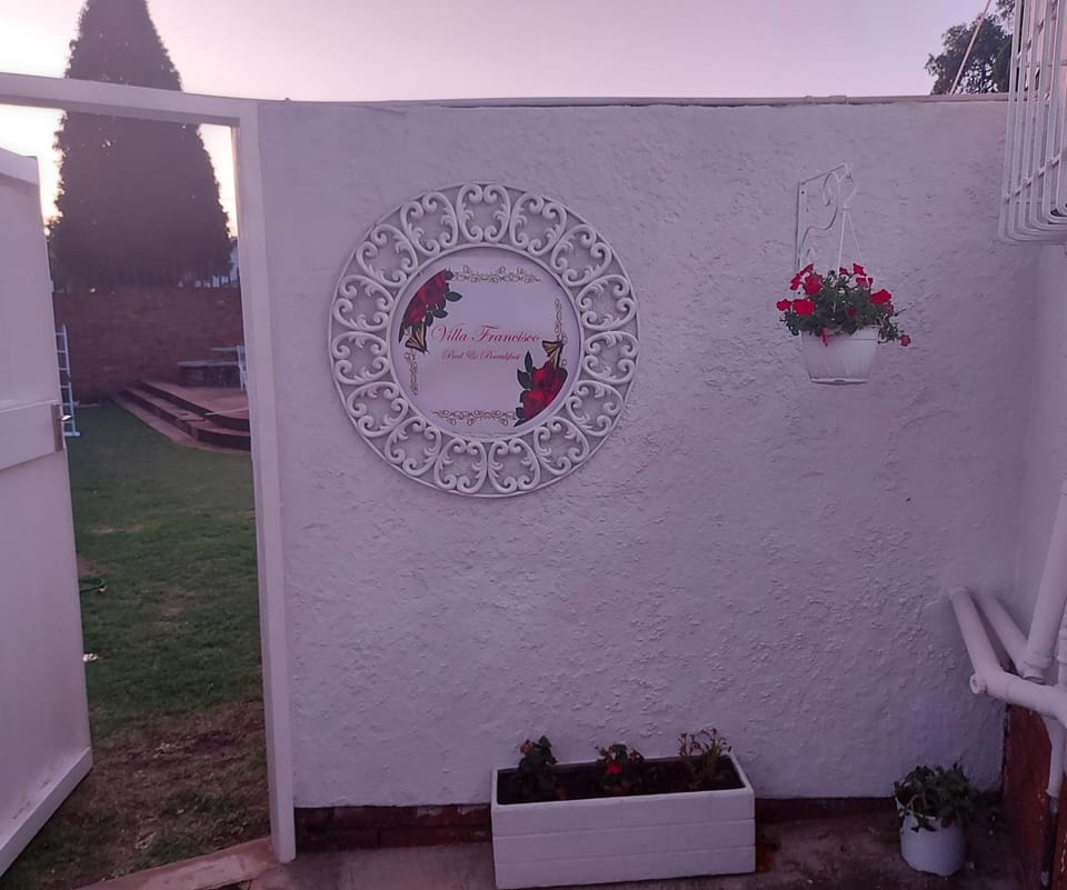 Villa Francisco Bed & Breakfast Solar Power Bed and Breakfast in Gauteng