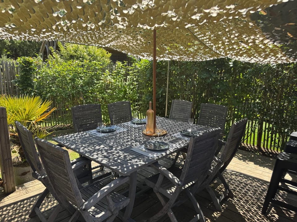 Patio, Spring, Day, Garden, Dining area, Garden view