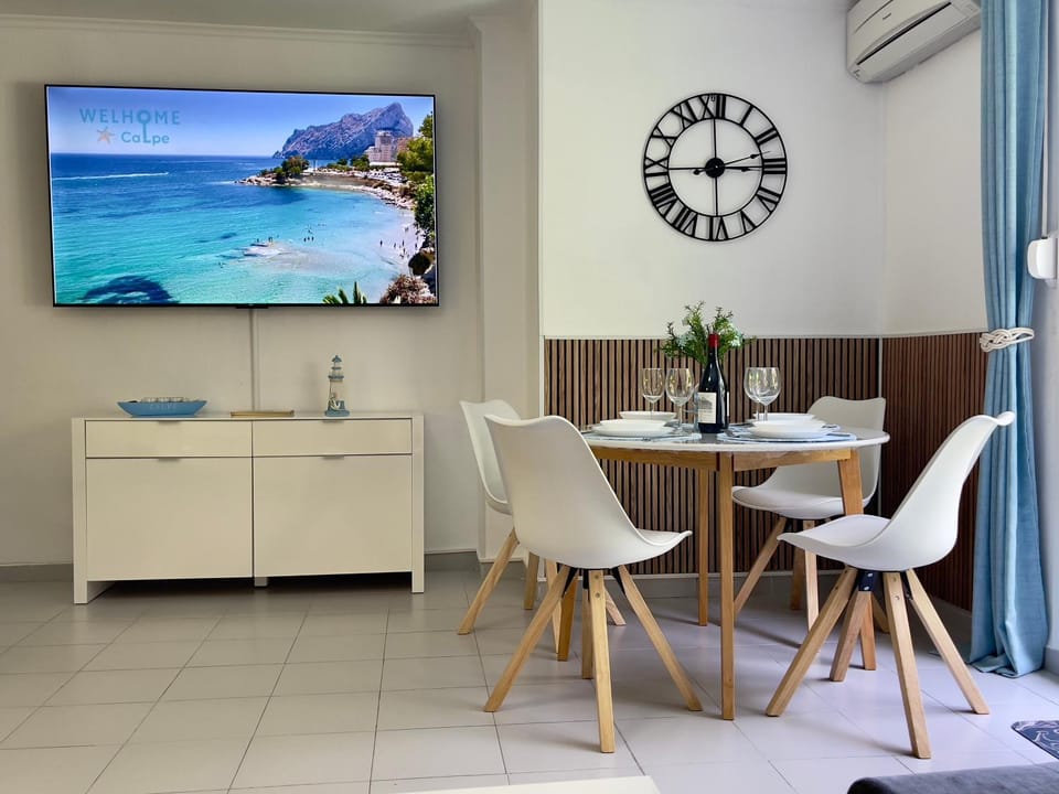 TV and multimedia, Living room, Seating area, Dining area