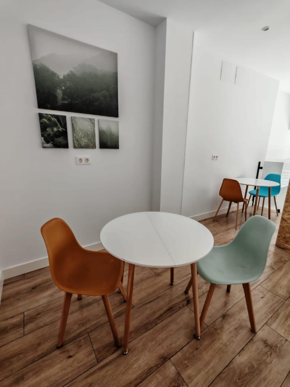 Seating area, Dining area